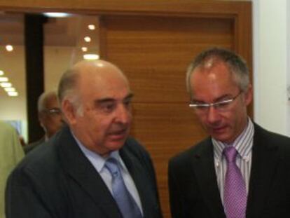 Manuel LAmelas Viloria (izquierda) y el director general de Energía de Castilla y León, Ricardo González Mantero.