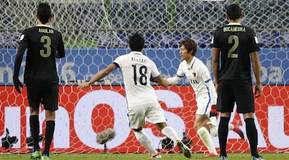 Los jugadores del Kashima festejan un gol ante el Atlético Nacional.