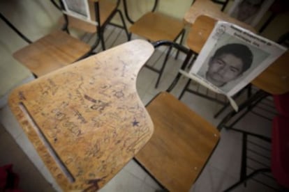 A empty school desk at the Ayotzinapa teaching school.