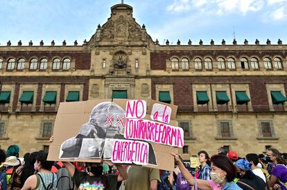 Manifestantes contra la reforma energética durante una protesta en Ciudad de México
