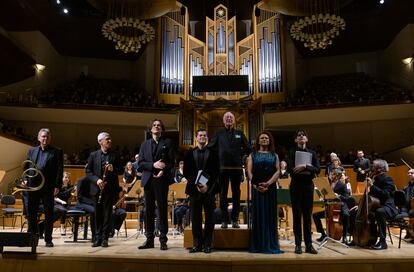 Aplausos finales para los solistas vocales e instrumentales en la Sala Sinfónica del Auditorio Nacional