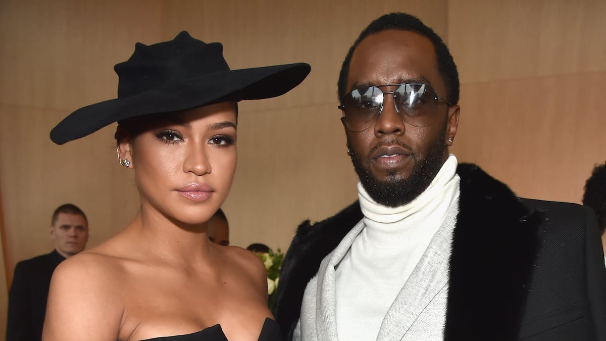 Footage shows Sean Combs beating up his then girlfriend, Cassie, in a hotel  hallway | People | EL PAÍS English