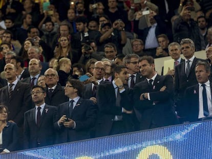 El president de la Generalitat de Catalu&ntilde;a, Carles Puigdemont, en el palco del Camp Nou.