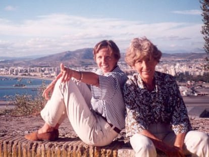 The ‘Red Duchess’ (r) with girlfriend Liliane Dahlmann in Gibraltar in 2008.