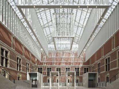 El atrio del remodelado Rijksmuseum de &Aacute;msterdam, que se reabrir&aacute; en abril.