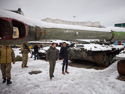 Zelenski y Sunak, este sábado, durante su visita a la plaza Mijailivska de Kiev