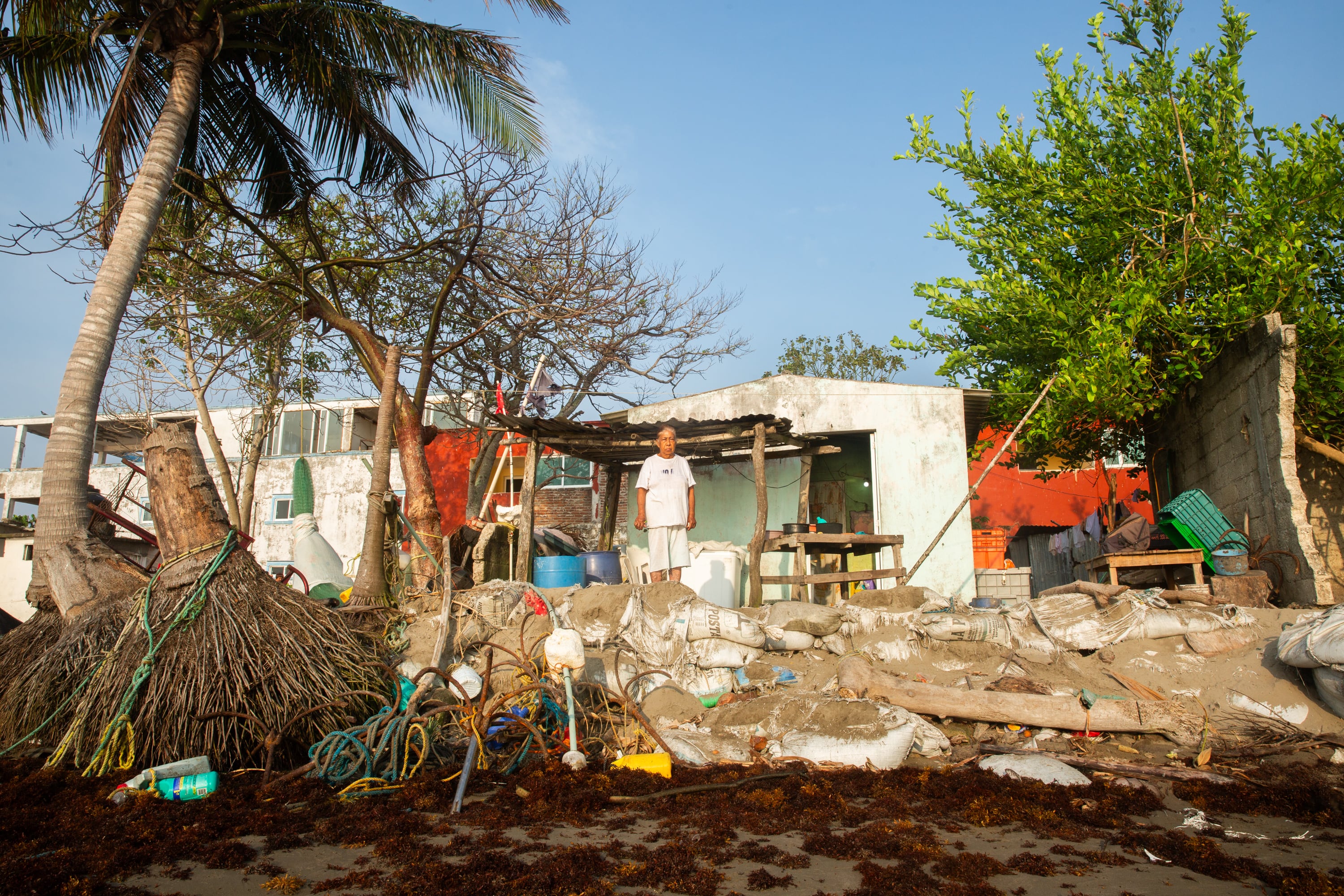 Una comunidad en Veracruz resiste a ser desplazada por el mar