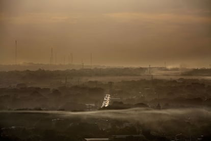 Vista de Assunção do cerro Lambaré. Milhares de indígenas sobrevivem na cidade em situação de extrema pobreza.