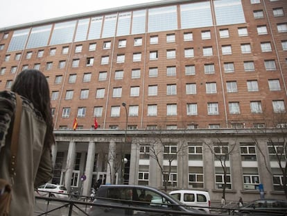 Fachada del hospital de La Princesa, en la calle de Diego de León de Madrid