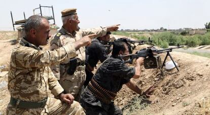 Soldados kurdos, en un enfrentamiento con los yihadistas.
