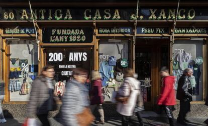 Façana de la camiseria Xancó, a la Rambla, que tanca el 31 de desembre.