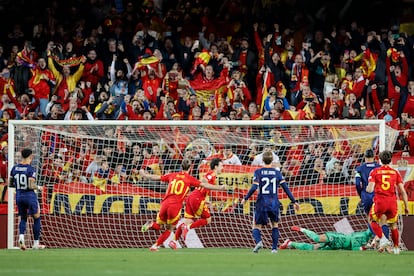 El delantero de España Mikel Oyarzabal tras marcar el 1-0 ante Paises Bajos.