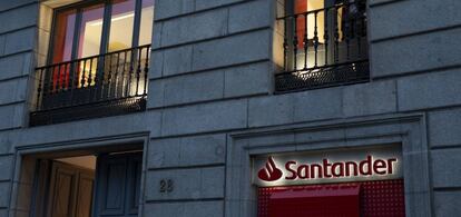 Una oficina de banca privada de Banco Santander, Madrid.