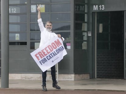 El presidente de Òmnium Cultural, Jordi Cuixart, al salir de la prisión de Lledoners, el pasado 23 de junio.