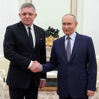 Russian President Vladimir Putin shakes hands with Slovak Prime Minister Robert Fico during a meeting in Moscow, Russia December 22, 2024. Sputnik/Gavriil Grigorov/Pool via REUTERS ATTENTION EDITORS - THIS IMAGE WAS PROVIDED BY A THIRD PARTY.