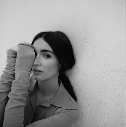 Paz Vega, que viste de SPORTMAX, volvió de Los Ángeles y se asentó en Madrid.