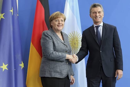 A chanceler Angela Merkel e o presidente argentino Mauricio Macri.