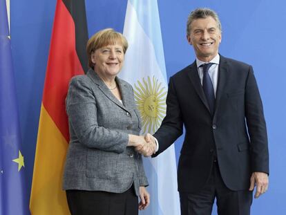 A chanceler Angela Merkel e o presidente argentino Mauricio Macri.