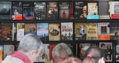 Una estantería de la Feria del Libro de Madrid en 2013.