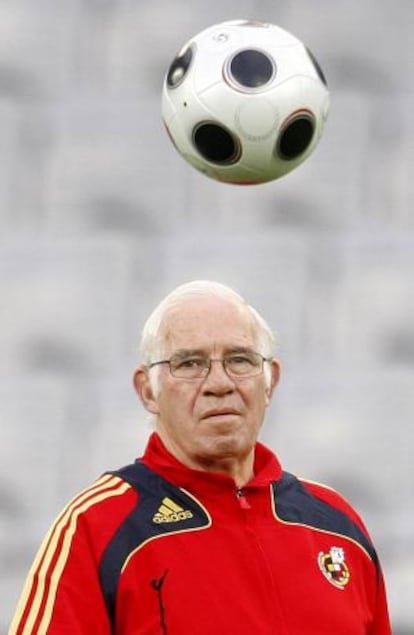 Luis Aragonés, pictured during a training session at Euro 2008.