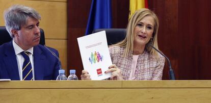 Fotograf&iacute;a facilitada por la Comunidad de Masdrid de su presidenta, Cristina Cifuentes durante una reciente reuni&oacute;n del Consejo de Gobierno. EFE/