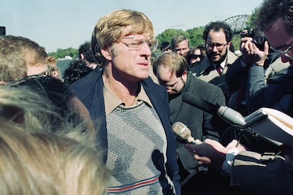 Su legado como activista medioambiental solo es comparable al cinematográfico.

Uno de los lugares más comunes sobre su figura sostiene que Redford es un ecologista disfrazado de actor de cine. No le falta razón. Si hay una inquietud que ha acompañado al artista durante sus 82 años de vida es la causa medioambiental. Ha donado enormes cantidades de dinero y ha formado parte de diferentes comités para la preservación de la geografía estadounidense. “Debería ser parte de nuestra seguridad nacional. Defender nuestros recursos es tan importante como la defensa exterior. Si no, ¿qué defenderemos entonces?”, afirmó. En 2005 fundó The Redford Center, una compañía que canaliza la defensa del medioambiente a través de películas, vídeos y los nuevos medios.