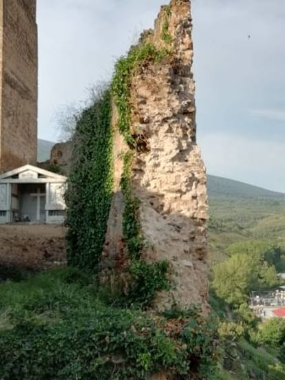 Aspecto de una muralla del castillo.