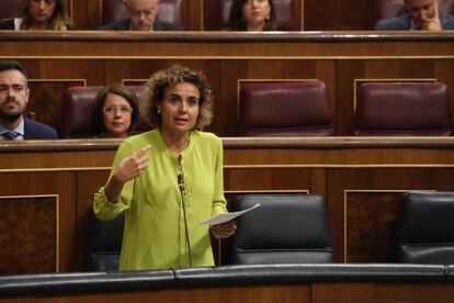 La ministra de Sanidad, Servicios Sociales e Igualdad, Dolors Montserrat, el miércoles en el Congreso. 