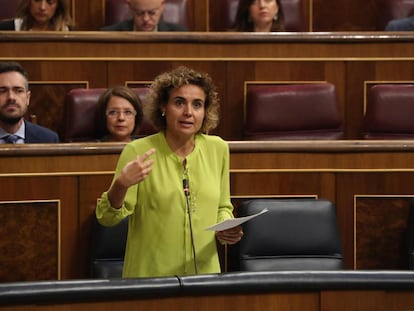 La ministra de Sanidad, Servicios Sociales e Igualdad, Dolors Montserrat, el miércoles en el Congreso. 