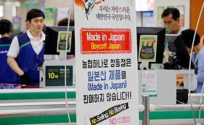 Un cartel a favor del boicot a los productos japoneses, la semana pasada en un mercado de Seúl.