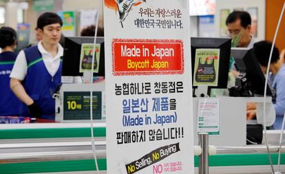 Un cartel a favor del boicot a los productos japoneses, la semana pasada en un mercado de Seúl.