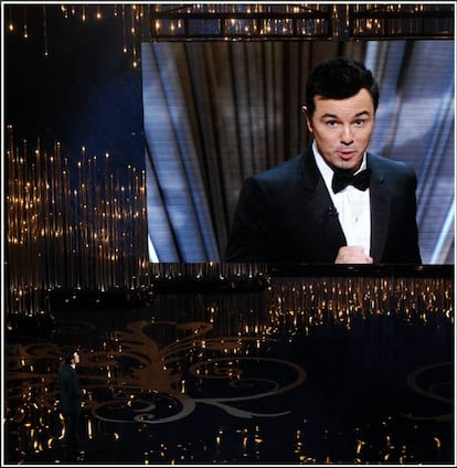 <strong>Os fatos</strong>. O apresentador de 2013, Seth MacFarlane (criador de 'Uma Família da Pesada'), se cobriu de glória com piadas do calibre de “depois da atuação de Adele, Rex Reede virá opinar sobre ela” [Reede é o jornalista cinematográfico que havia causado polêmica ao descrever a atriz Melissa McCarthy como “tem o tamanho de um trator” em uma crítica de 'Uma Ladra Sem Limites'] ou “Django Livre” é a história de um homem que luta para recuperar sua mulher, que foi submetida a uma violência atroz; é o que Chris Brown e Rihanna chamam de ‘um filme romântico’” [Brown havia batido em Rihanna quando saíam juntos] <strong>Por que é um disparate</strong>. Porque há somente cinco anos (recordando: foi em 2013) alguém achou que ficava bem tal apologia da misoginia em uma cerimônia vista por bilhões de pessoas. MacFarlane coroou sua participação com um número musical, 'We saw your boobs' (Vimos os seus peitos), no qual enumerava os filmes onde as atrizes nomeadas do ano tinham aparecido nuas. Enfim: intolerável.