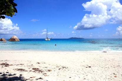 En las Seychelles se encuentra la playa de Anse Lazio, en la isla de Praslin. Ocupa el puesto número seis.