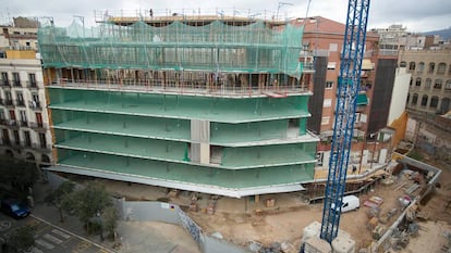 Hotel en construcció de Núñez y Navarro al carrer del Rec Comptal.