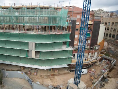 Hotel en construcció de Núñez y Navarro al carrer del Rec Comptal.