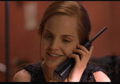 <p>Mena Suvari (1979, EE UU), que daba vida a Heather, la chica del coro, es junto a Alyson Hannigan, la que salió mejor parada tras 'American Pie'. Con 20 años, Suvari protagonizó en 'American Beauty' una de las escenas más recordadas y parodiadas de la historia del cine. En ella, Suvari aparece desnuda, cubierta únicamente por pétalos de rosa, tendida sobre una cama. Sin embargo, tras este éxito -la película se llevo el Oscar a Mejor película y Mejor Actor (Kevin Spacey), no ha vuelto a hacer nada relevante en el cine, aunque se ha mantenido activa con papeles en films menores y ha participado en series tan populares como 'American Horror Story'. Tras su divorcio del tatuador Simon Sestito en 2016, él le pidió una pensión, un asunto que fue cubierto por algunos tabloides estadounidenses. A principios de 2018 estrenará 'American woman', serie donde aparece junto a Alicia Silverstone.</p> <p><strong>Nivel profesional:</strong> digno.</p>