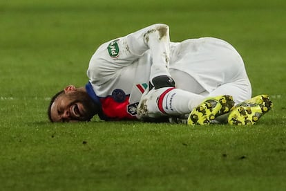 Neymar, tras sufrir la entrada contra el Caen en la Copa de Francia.