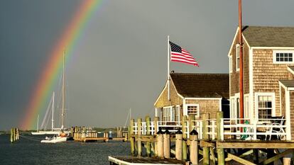 Casas junto a un embarcadero de Nantucket island, en Massachusetts (EE UU).