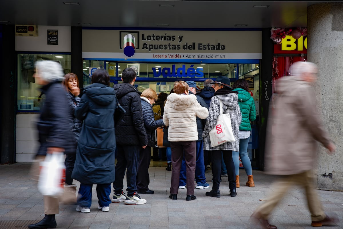 Los loteros, hartos de los precios congelados en los décimos: “Se piensan que somos millonarios, pero algunos pasamos aprietos”
