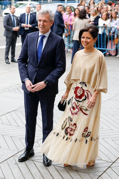 El presidente de la Xunta de Galicia en funciones, Alfonso Rueda, y su esposa, Marta Coloret.