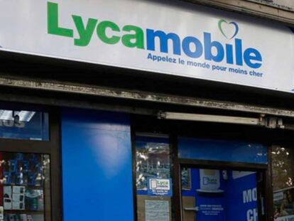 Un locutorio con un carte de Lycamobile.