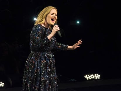 Adele durante el concierto que ofreció en Lisboa este sábado 21 de mayo.
