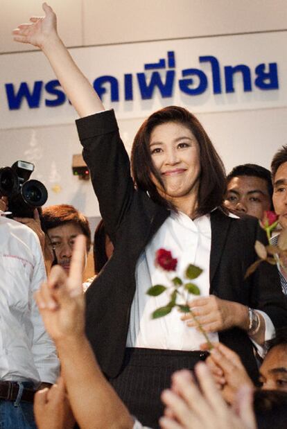 Yingluck Shinawatra celebra su victoria en Bangkok.
