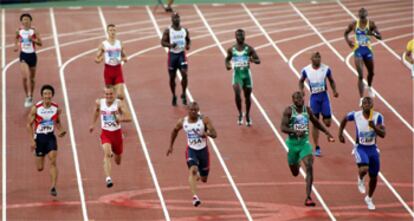 Greene, en el centro, y Mark Lewis, a la derecha, en la recta final.