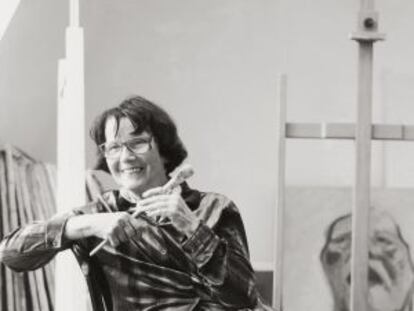 Maria Lassnig, en su estudio de Viena en 1998.