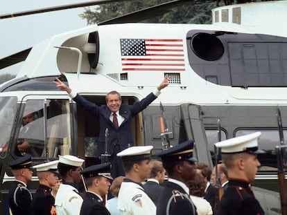 Richard Nixon se sube a un helicóptero en la Casa Blanca tras dimitir por el 'caso Watergate' el 9 de agosto de 1974.