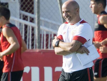 Sampaoli, en el entrenamiento del Sevilla previo a la Supercopa. 