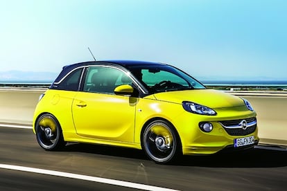 Otro fan de las sagas Mini y Fiat 500. Se llama Adam, como el fundador de Opel; saldr&aacute; en febrero (12.080 euros) y aporta una imagen simp&aacute;tica y un estilo propio innegable. No es tan pr&aacute;ctico como sus rivales &ndash;las plazas traseras son solo para ni&ntilde;os&ndash;, pero se puede personalizar con todo tipo de detalles. 