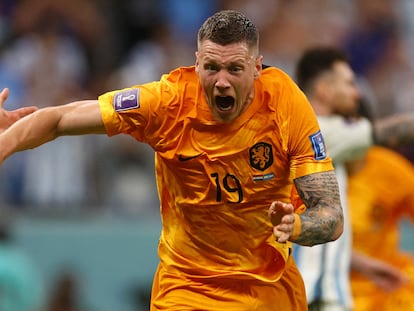 Wout Weghorst celebra su segundo gol ante Argentina en los cuartos de final del Mundial.