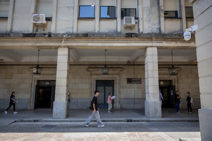 Puerta de los Courts del Prado de San Sebastián, Sevilla, during the first day of three of judges and prosecutors.